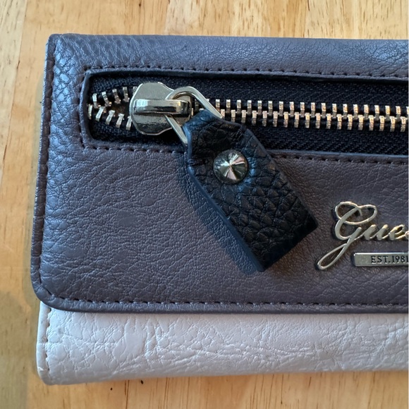 GUESS grey wallet - Picture 2 of 12
